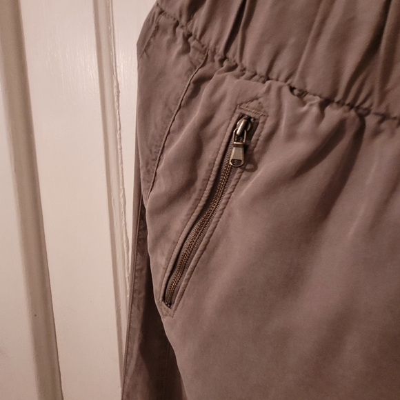 Banana Republic army green casual pant. Size M. - Picture 3 of 7